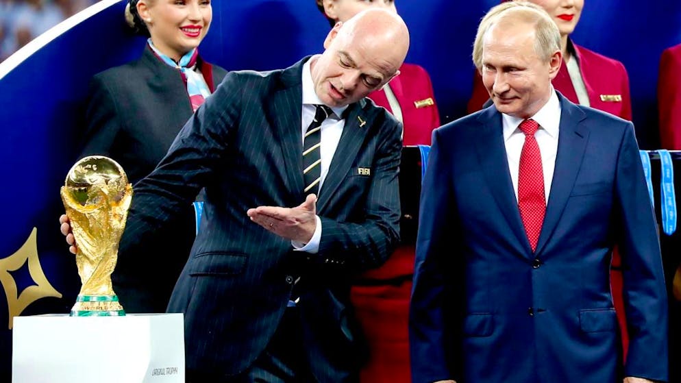 Il presidente della FIFA Gianni Infantino con il presidente russo Vladimir Putin in una foto del 2018 ai tempi dei campionati mondiali di calcio in Russia