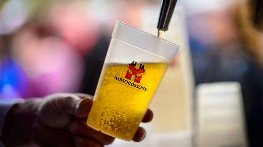 The brewery and drinks distributor Feldschlösschen suffered a decline in turnover last year. In addition to the declining beer market, a delivery stop to the Migros Group as a result of a price dispute had a particularly negative impact on the result. (archive picture)