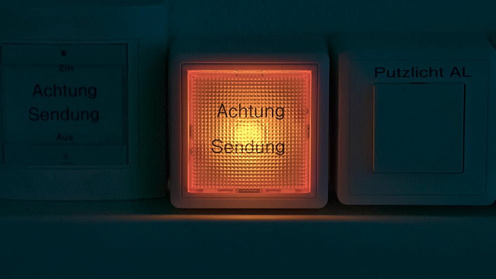 Die Halbierungsinitiative einfach erklärt. Sind 200 Franken für die SRG genug? Das musst du darüber wissen