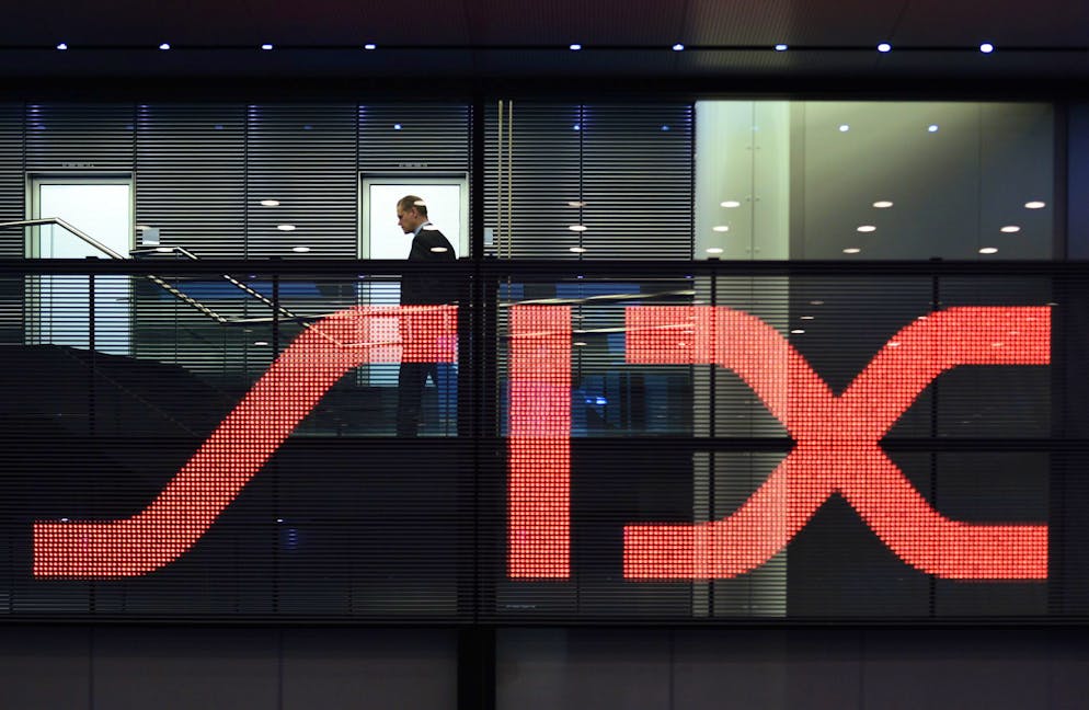 A la Bourse suisse, l'indice vedette SMI crevait le plafond, signant à 15h35 un plus haut historique à 13'567,40 points. Le SLI avançait lui de 0,92% à 2160,61 points, tandis que le SPI prenait 1,29% à 18'664,81 points. (archives)