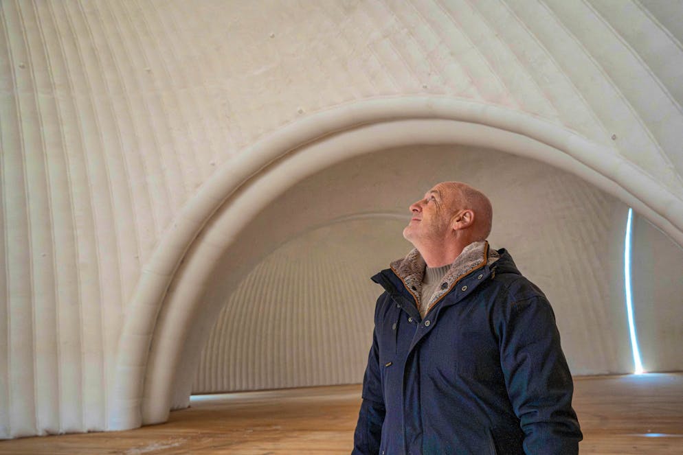 The roof is in place. Urs Müller has had a mobile and relatively inexpensive dwelling developed for the new edition of Phänomena.