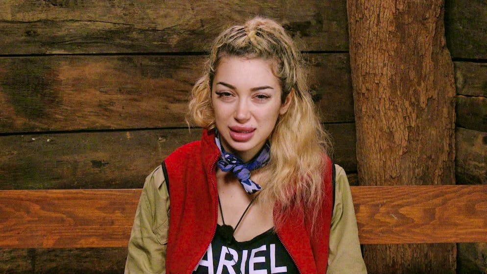 Ariel doesn't understand why Gil came back to camp after his accident: "What's the truth?"