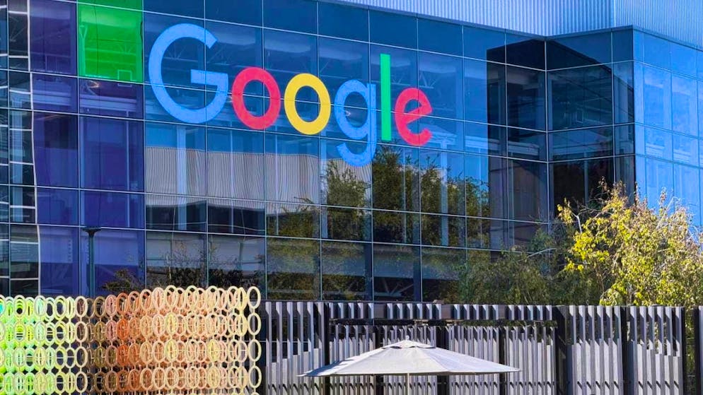 Google wants to surpass ChatGPT and Co with its AI software Gemini. The parent company Alphabet is planning extraordinary investments to create the infrastructure for this. (archive image)
