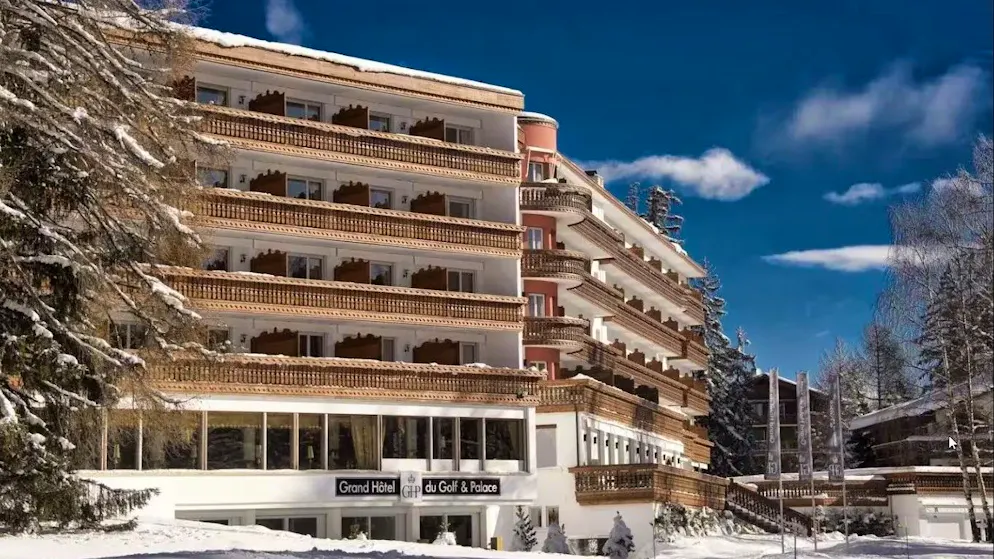 Zwangsmassnahme der Gemeinde. Schliessung per sofort – jetzt nimmt das Golf-Hotel in Crans-Montana Stellung