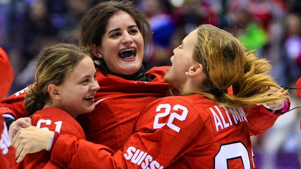 Livia Altmann (right) won the bronze medal with the ice hockey team in Sochi in 2014.