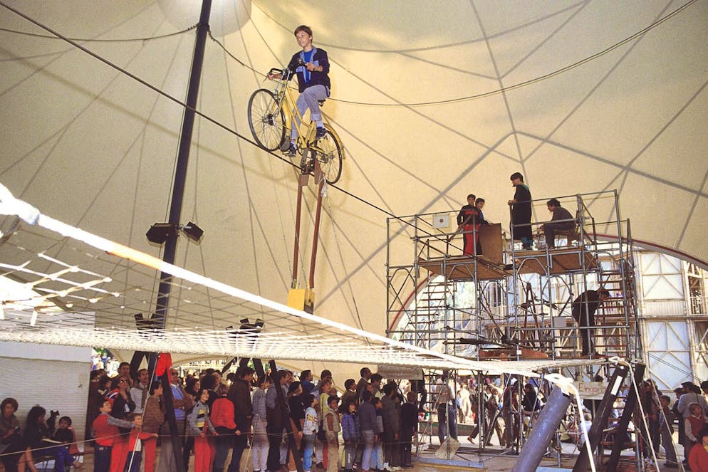 Queuing up for a ride on the high wire: Phänomena 1984 in Zurich.