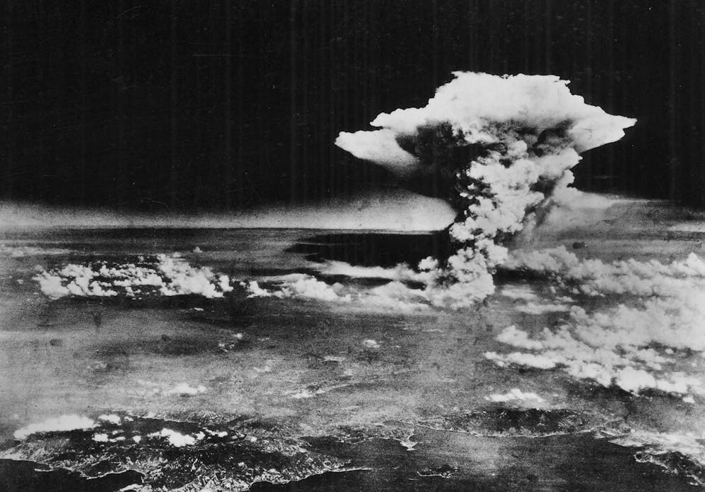 Terumi Tanaka, coprésident de Nihon Hidankyo, une organisation regroupant des survivants des bombardements nucléaires américains d'août 1945 sur Hiroshima et Nagasaki, a estimé que le monde n'avait pas pris la mesure de la gravité de la situation. 