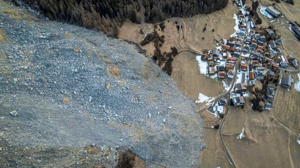 Für Brienz GR ist die Gefahr auch für die kommenden Jahre gebannt. Experten gehen nicht mehr von langen Evakuierungen aus. (Archiv)