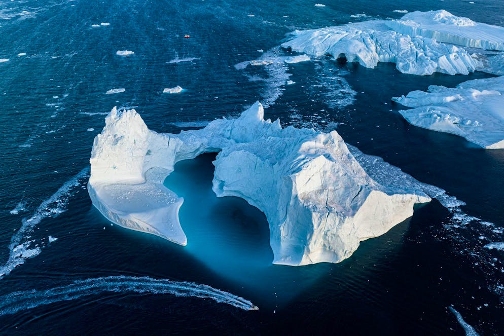 Les chercheurs avaient jusqu'à présent du mal à suivre le destin de ces masses flottantes de glace, en particulier lorsqu'elles se désintègrent en milliers de morceaux et fondent, ce qui peut perturber la navigation ainsi que les courants et les écosystèmes.