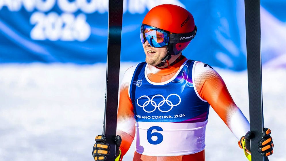 Niels Hintermann is left behind.