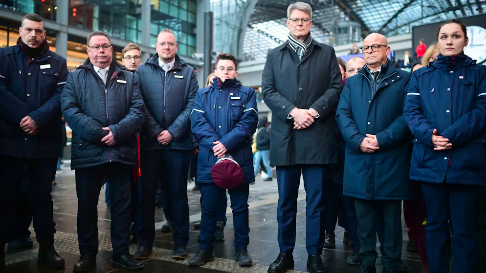 Angriff bei Billettkontrolle in Deutschland. Getöteter Bahn-Mitarbeiter – Ermittler werten Videos aus Zug aus