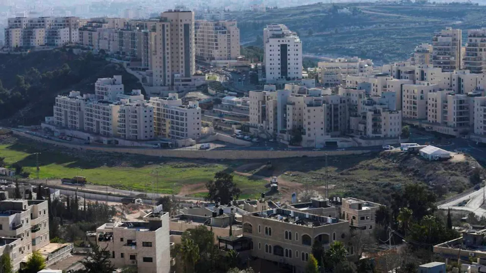 ARCHIV - Blick auf Har Homa, eine israelische Siedlung im Osten Jerusalems, die Israel als einen Teil seiner Hauptstadt betrachtet. Das UN-Menschenrechtsbüro in Genf hat die jüngsten israelischen Siedlungsaktivitäten in den besetzten palästinensischen Gebieten einschließlich Ost-Jerusalem scharf kritisiert. Foto: Mahmoud Illean/AP/dpa