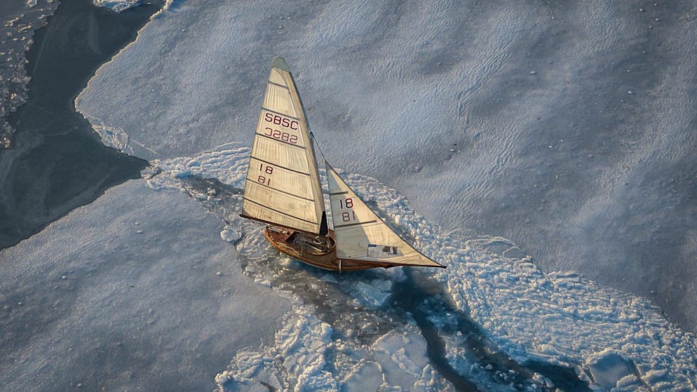 Sie heisst Miss Clella und ist 57. New York staunt über einen Eisboot-Oldie