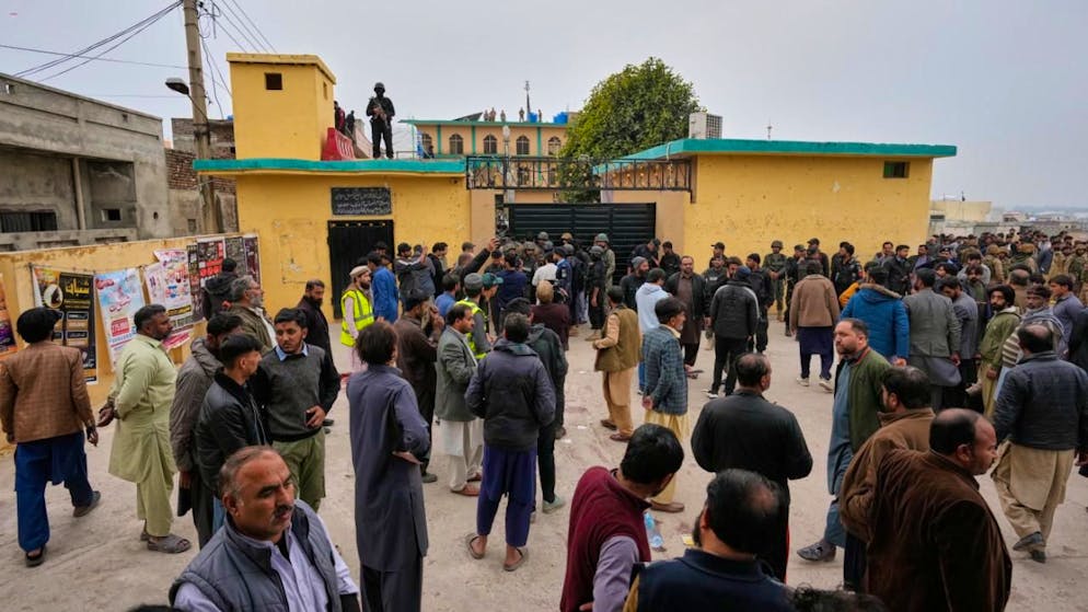 Pakistan. Esplosione in una moschea a Islamabad, oltre 30 morti e 100 feriti