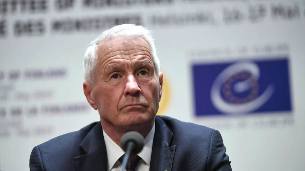 Der damalige Generalsekretär des Europarates, Thorbjörn Jagland, spricht während der Pressekonferenz der Außenminister des Europarates in Helsinki. In Norwegen wird gegen den früheren Ministerpräsidenten Jagland wegen Korruption ermittelt. Foto: Martti Kainulainen/Lehtikuva/dpa