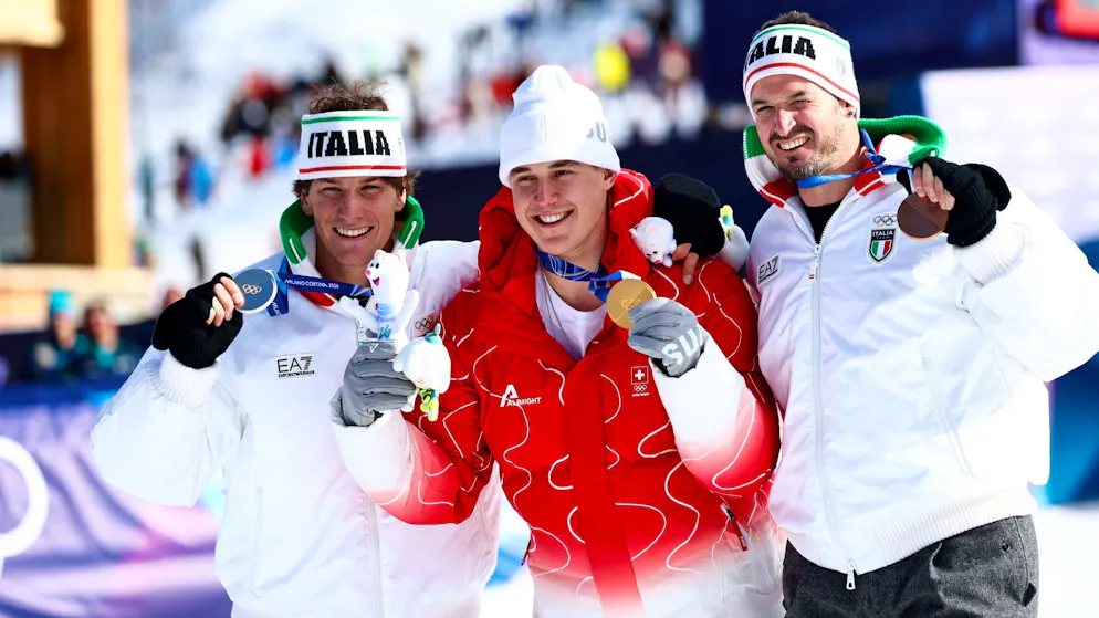 Von Allmen sacré en descente, Odermatt et Monney hors du podium - Gallery. Giovanni Franzoni, Franjo von Allmen et Dominik Paris posent avec leurs médailles.