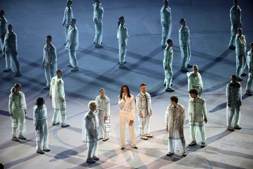 Olimpiadi 2026. Ghali durante la sua esibizione alla cerimonia di apertura a San Siro delle Olimpiadi di Milano-Cortina 2026.