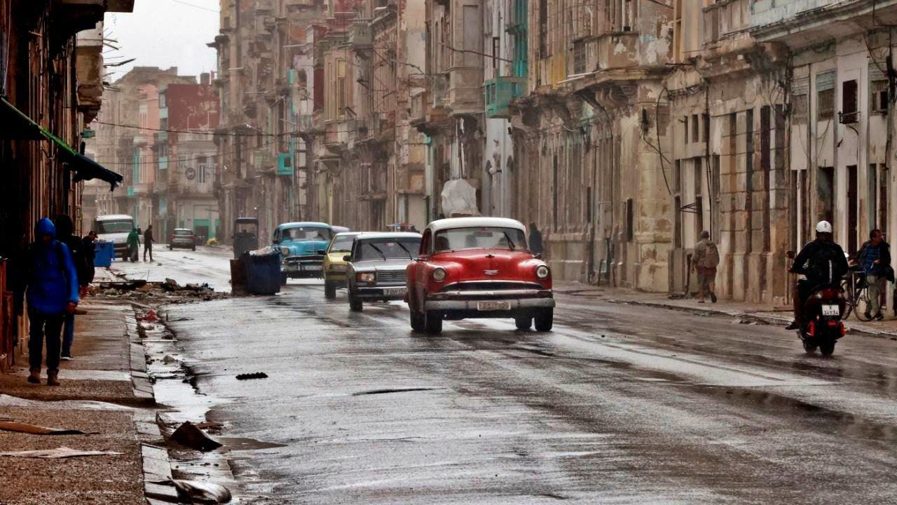 Paese in crisi. Appello alla resistenza del presidente Díaz-Canel divide Cuba