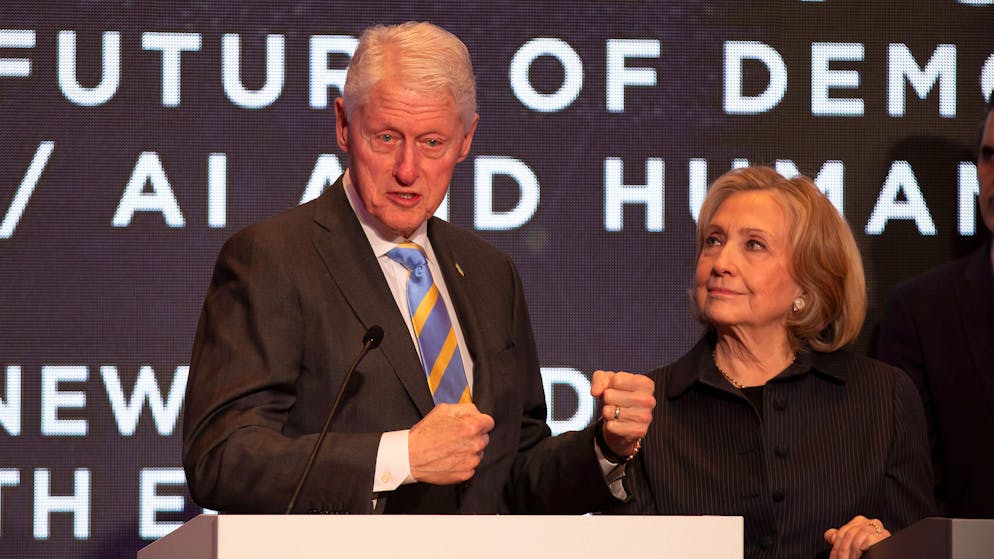 Epstein scandal. Clintons demand their public hearing in congressional committee