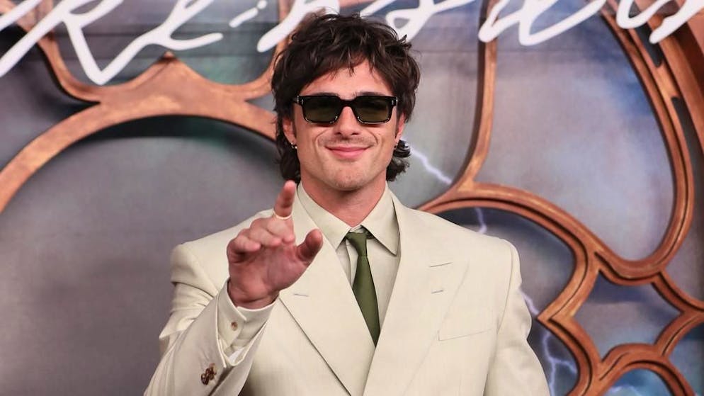 «La vapeur sortait du mur». L'acteur Jacob Elordi hospitalisé après un accident... de douche!