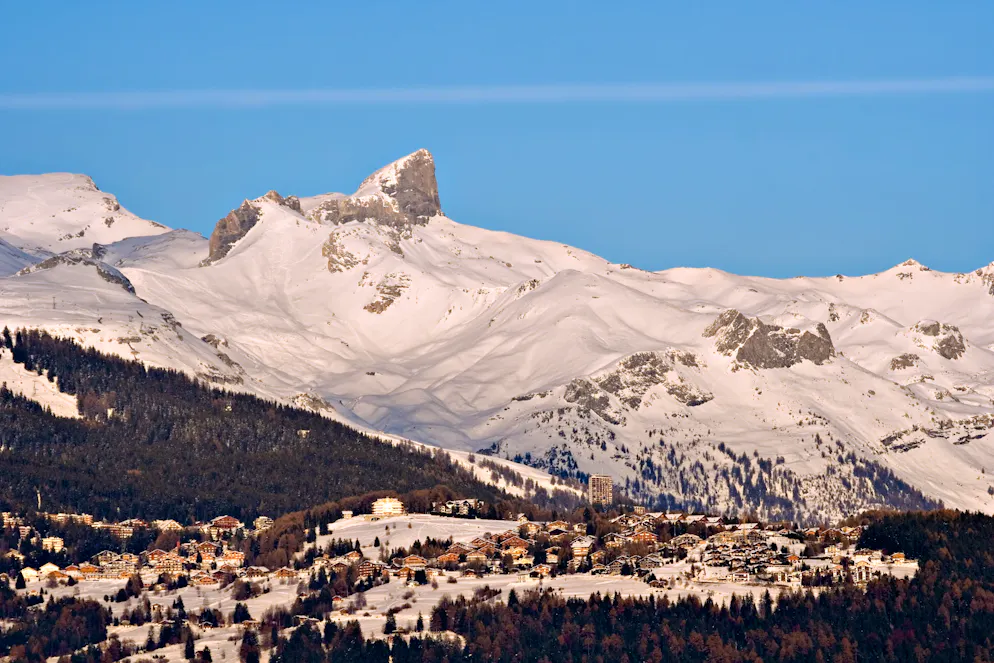 Outre dans les bars et les restaurants, les contrôles contre les incendies annuels et obligatoires sont aussi défaillants dans des écoles et des salles de location à Crans-Montana (VS).