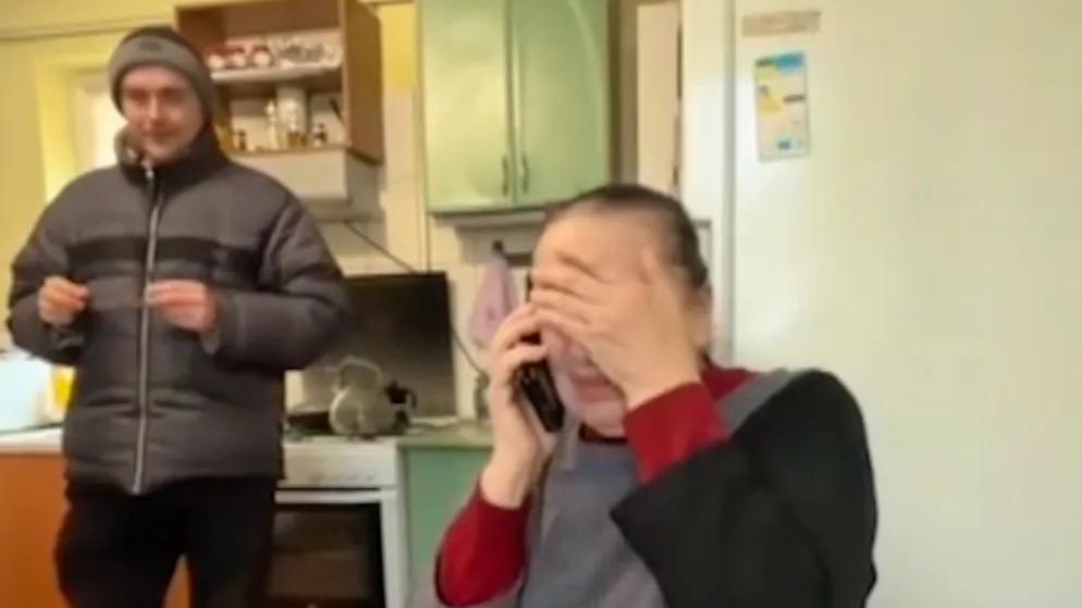 Als seine Mutter erfuhr, dass er noch lebte, weinte sie vor Glück.