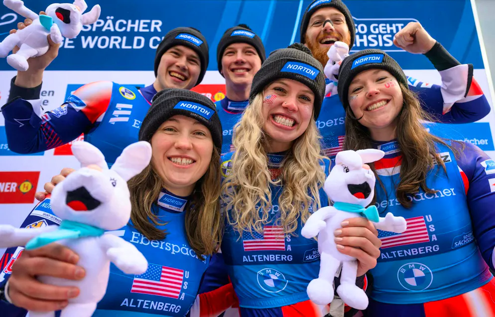 La slittinista statunitense Sophia Kirkby (seconda da sinistra) non cerca solo medaglie, ma anche un appuntamento con il cuore (foto d'archivio).