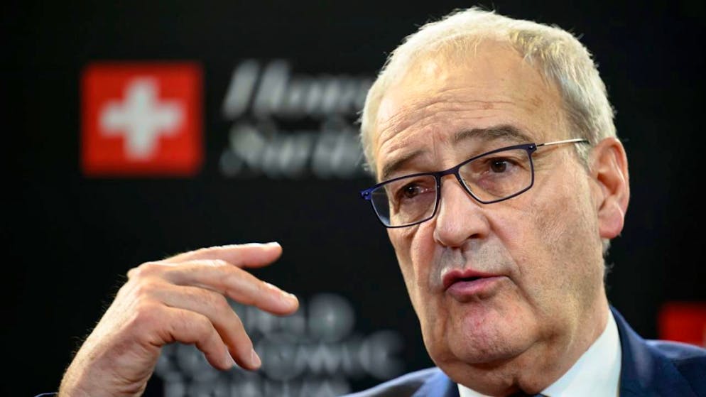 Ospedale di Milano. Parmelin visita i feriti di Crans-Montana al Niguarda: «Ci occuperemo di loro»