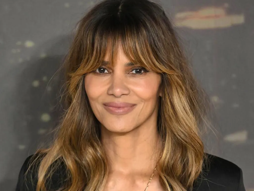 Halle Berry a du mal à accepter les compliments sur son apparence.