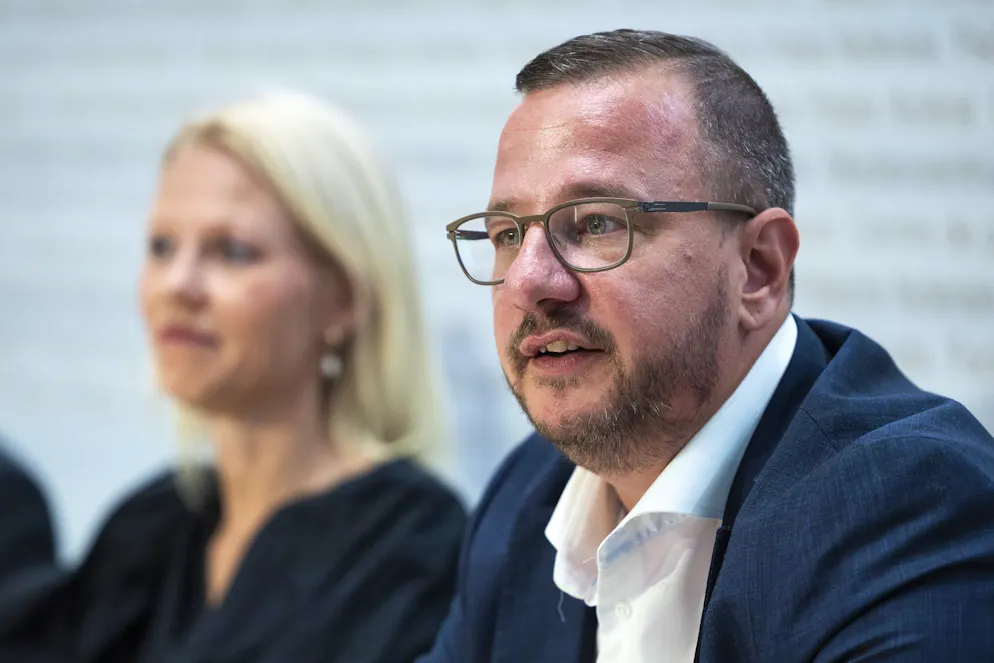 Le président du Centre propose toutefois de rendre cette mesure plus «sociale» en n'augmentant pas le taux réduit de la TVA, contrairement au projet du gouvernement.