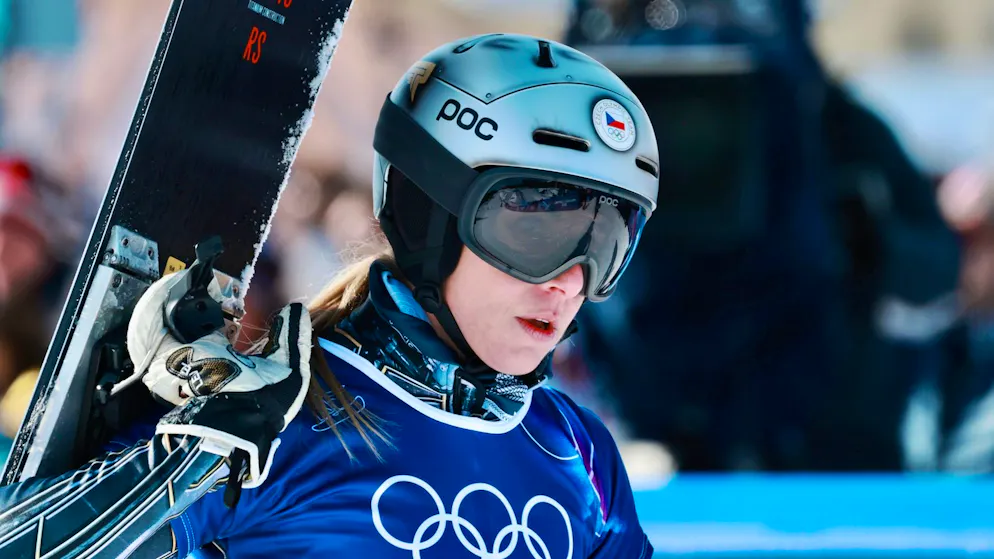 Ester Ledecka a perdu sa couronne olympique dimanche en snowboard alpin.