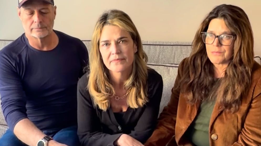 Mysterious disappearance. TV star's mother missing - what does this masked man have to do with it?