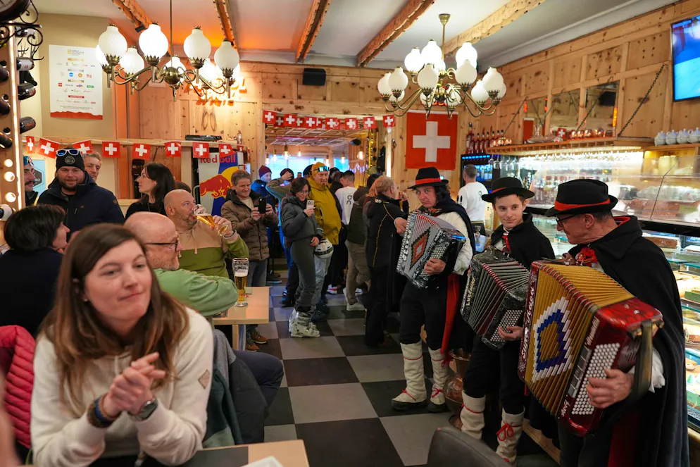 JO 2026 : ambiance à Bormio. La petite «House of Switzerland» à Bormio, très sélectif en raison des normes de sécurité.