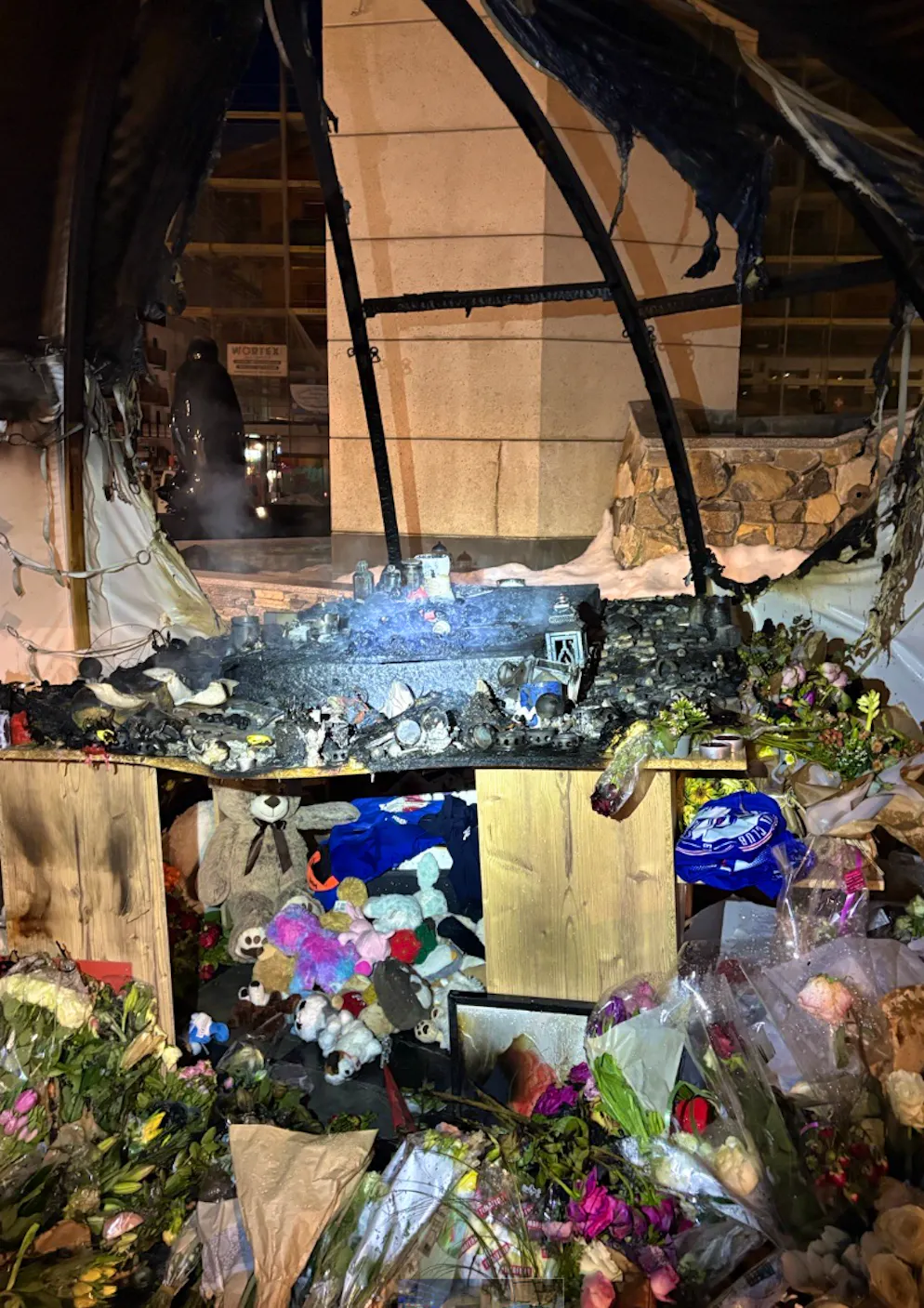 Die Gedenkstätte wurde durch das Feuer zerstört.