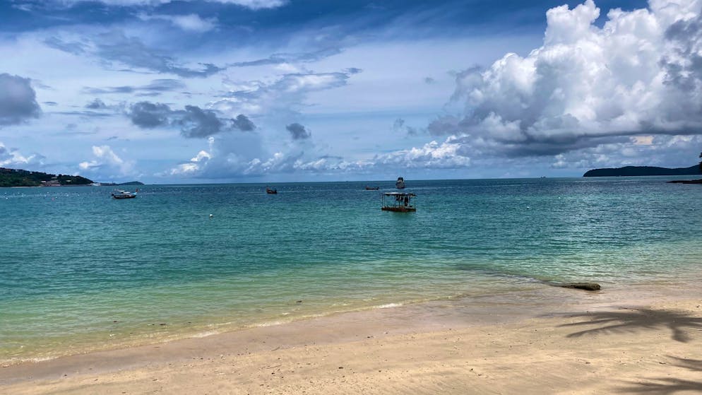 Mehrere Kilometer langer Ölfilm. Frachter sinkt vor Urlaubsinsel Phuket