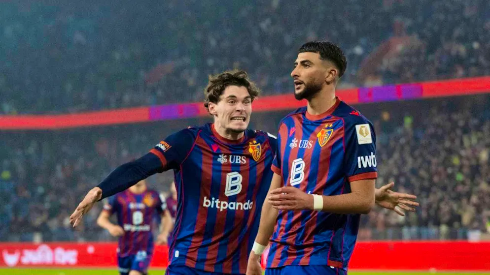 Matchwinner Ibrahim Salah and Moritz Broschinski celebrate the 2:1 win