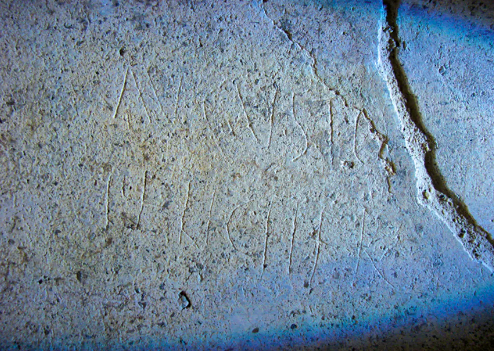 Un graffiti se révèle grâce à l'étude récente.