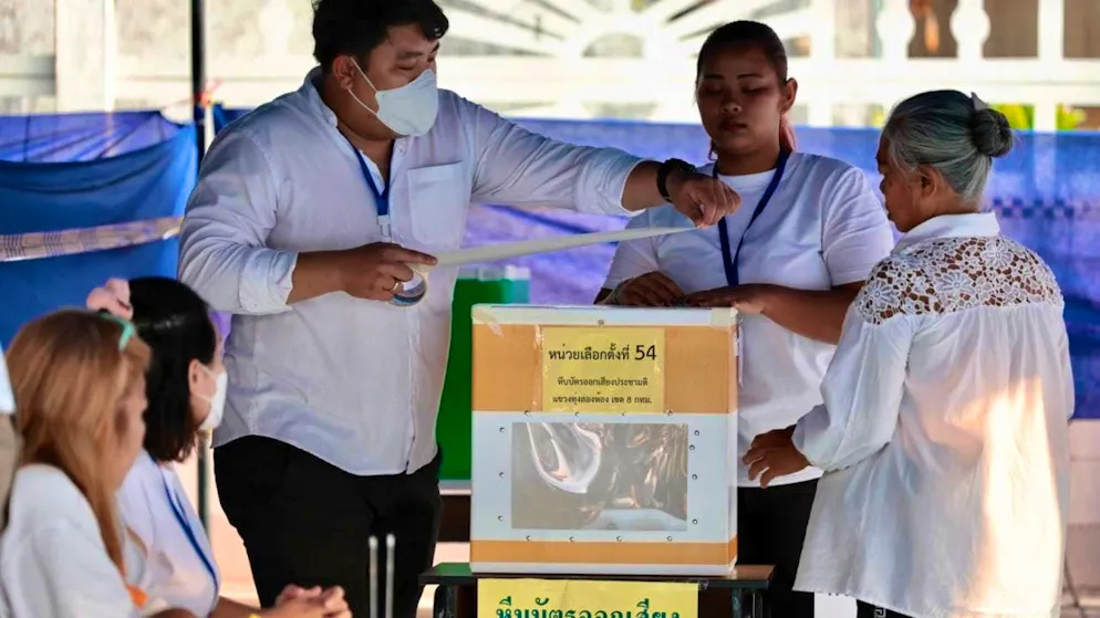 Police officers and volunteers seal a ballot box at a polling station before voting begins. Thailand votes on a new parliament. At stake are the 500 seats in the lower house. At the same time, the 53 million eligible voters are asked in a referendum whether a process to draft a new constitution should begin. Photo: Wason Wanichakorn/AP/dpa