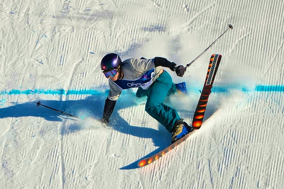 The best pictures of the 2026 Olympic Games in Milano Cortina. Nils Rhyner needs new skis after his fall.