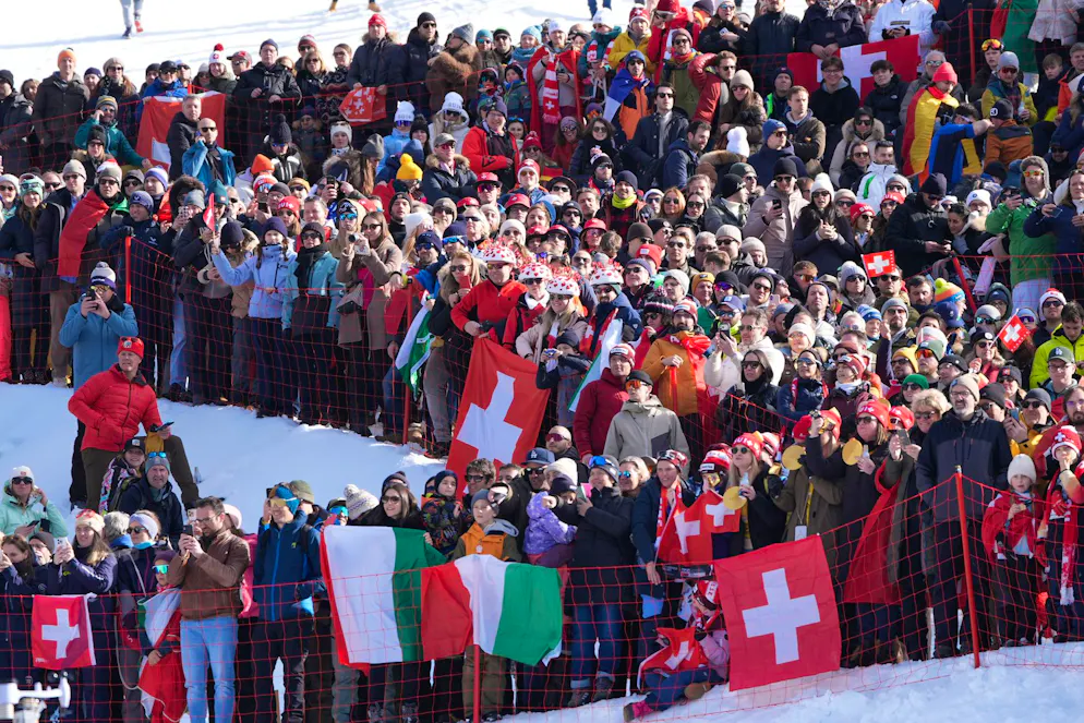 JO 2026 : ambiance à Bormio. Les fans suisses et italiens sont presque les seuls à répondre présents (ici samedi lors de la descente masculine). La faute à des prix trop élevés ?