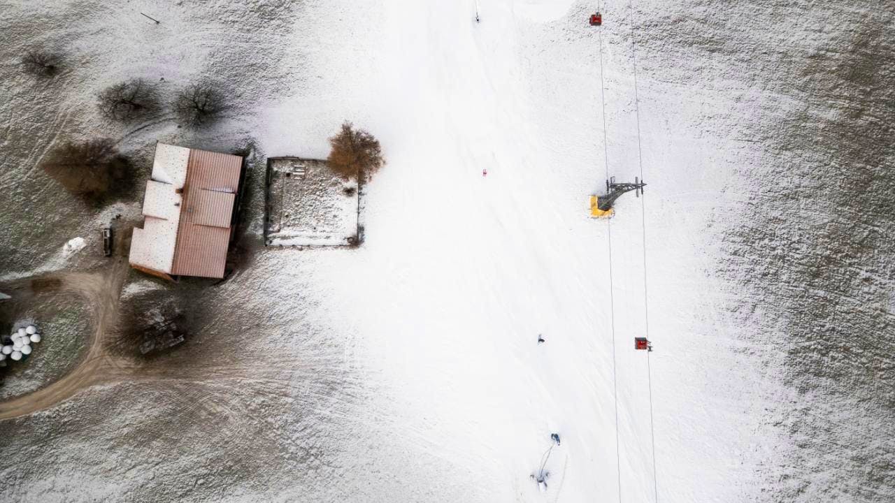 Sports accident. Snowboarder dies in the Bernese Oberland after colliding with a barrier