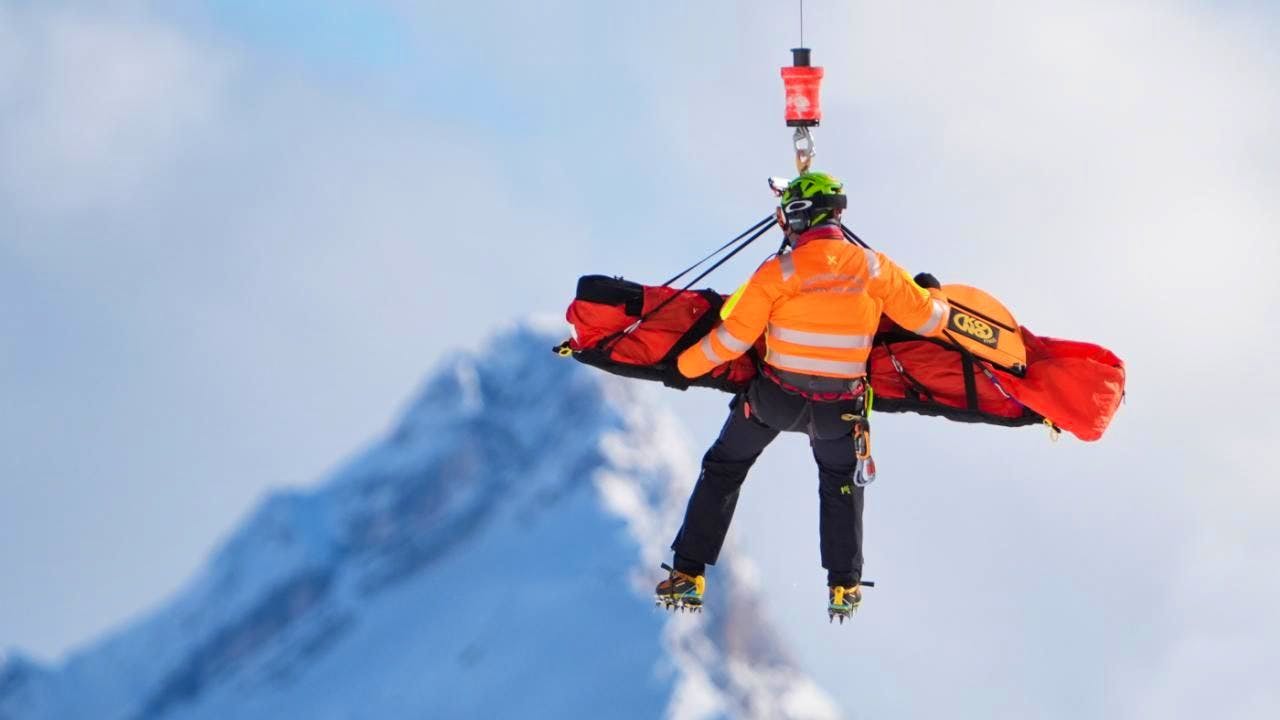 Alpine skiing. Lindsey Vonn's comeback ends in a rescue helicopter