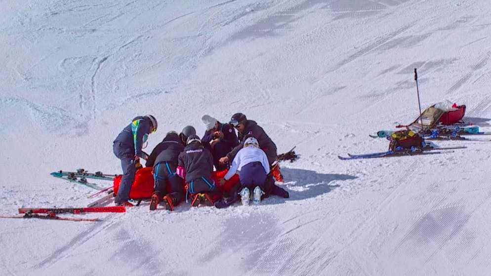 Alpine skiing. Lindsey Vonn operated on after fracture in left leg