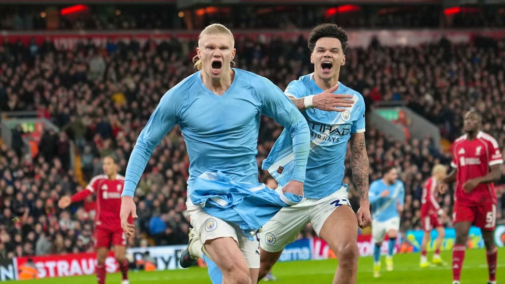 Irre Schlussphase. Manchester City siegt in Liverpool und bleibt im Meisterrennen