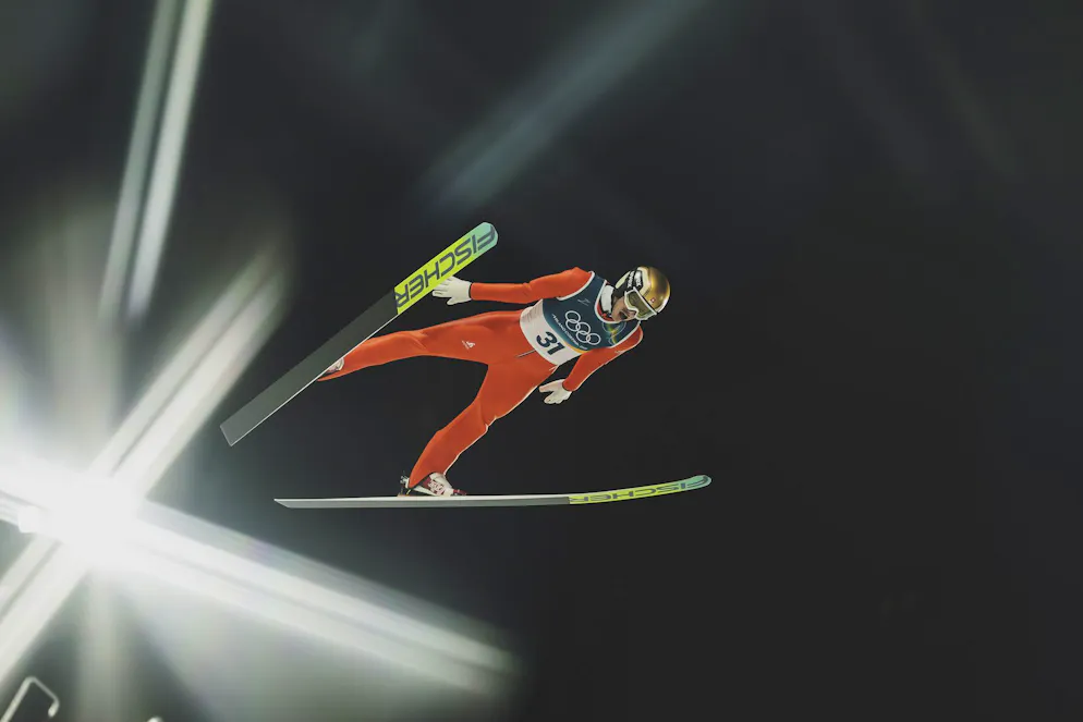 Olimpiadi 2026. Gregor Deschwanden è il terzo salatatore svizzero, dopo Simon Ammann (4 medaglie) e Walter Seiner a cingersi il collo con una medaglia olimpica.