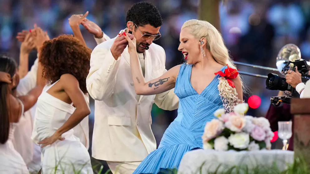 Eine Überraschung während Bad Bunnys Halftime-Show: Lady Gaga.