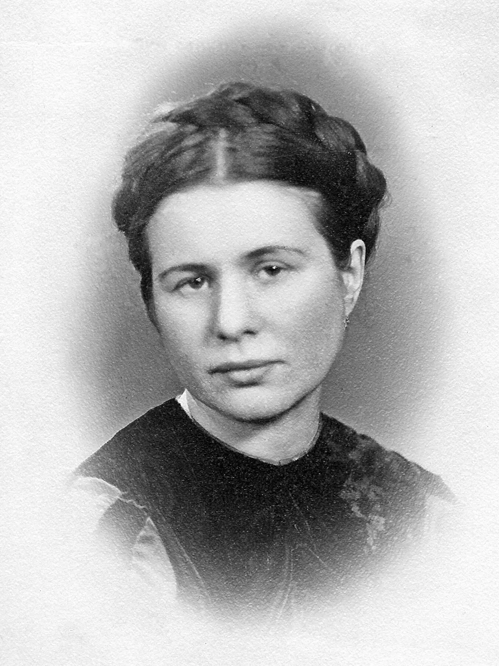1942 arbeitete Irena Sendler als Sozialarbeiterin im besetzten Warschau – nach aussen Teil der Verwaltung, im Verborgenen eine der wichtigsten Helferinnen jüdischer Kinder im Ghetto.