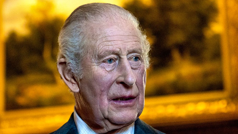 Caso Epstein. Re Carlo pronto ad aiutare la polizia su Andrea. Maxwell non parla, i Clinton vogliono deporre in pubblico