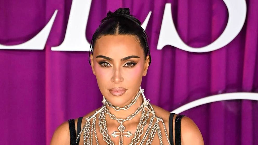 Storia non ancora confermata. Kim Kardashian e Lewis Hamilton insieme al Super Bowl, il gossip esplode sui social