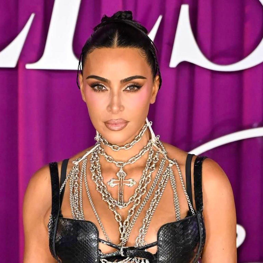 Storia non ancora confermata. Kim Kardashian e Lewis Hamilton insieme al Super Bowl, il gossip esplode sui social